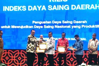 Nilai Indeks Daya Saing Daerah (IDSD) tinggi, Padang dapat penghargaan nasional