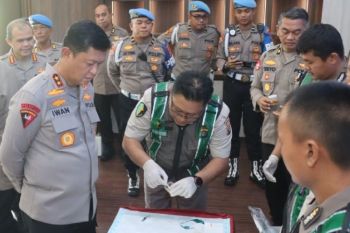 Kapolda Kalteng dan pejabat utama jalani tes urine pastikan bersih narkoba