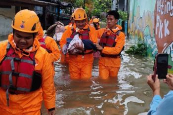545 warga mengungsi di enam lokasi akibat banjir di Makassar