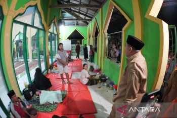 Wali Kota Makassar tinjau kesiapan logistik pengungsi banjir di Antang