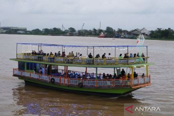 Ngabuburit sambil menikmati pemandangan di Sungai Kapuas Pontianak