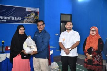 Syukuran Ulang Tahun Perusahaan, PTBA Salurkan 550 Paket Sembako Untuk Warga Sawahlunto