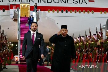 Prabowo dikawal jet tempur F-16 saat tiba di Yordania