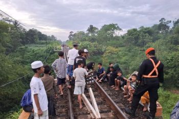 KAI Daop 8 ingatkan bahaya ngabuburit di jalur rel