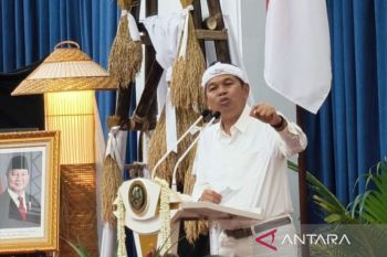 Dedi Mulyadi menilai tanggul bambu pemicu banjir di Karawang