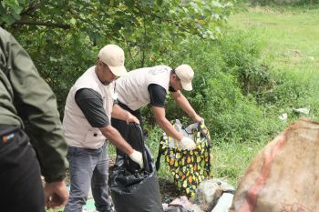 Tim Maung ASRI antisipasi anomali cuaca dengan pangkas pohon dan tertibkan TPS Liar