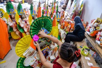 Eid al-Fitr gift hampers production ramps up in Indonesia