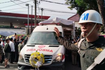 Jenazah Alex Noerdin tiba di Palembang, ratusan warga beri penghormatan terakhir