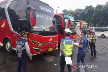 Batang lakukan inspeksi keselamatan bus pastikan laik jalan