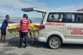 Polisi bawa potongan tubuh manusia ke RSUP Ngoerah untuk diautopsi