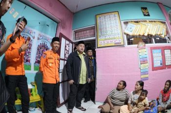 Wali Kota Makassar serukan kepedulian saat kunjungi pengungsi banjir di Paccerakkang