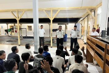 Lapas Bojonegoro-Ditjenpas Jatim geledah kamar hunian warga binaan