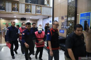 Kejati Kaltim tahan dua tersangka korupsi lahan transmigrasi Kukar