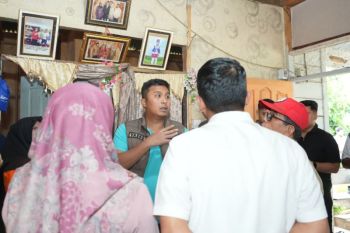 Pemprov Sumbar bedah rumah warga kurang mampu di Solok, Wagub Vasko salurkan bantuan Rp25 Juta