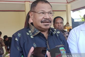 Pemprov Papua Pegunungan serahkan bansos keagamaan Rp400 juta ke GKI Lachai Wamena