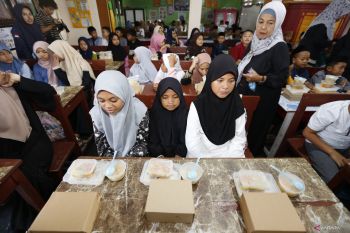 Ratusan siswa di Kabupaten Gorontalo buka puasa dengan menu MBG