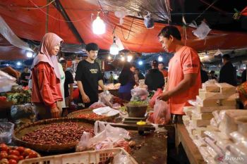 Bahan pokok di Bekasi kembali stabil usai lonjakan awal Ramadhan
