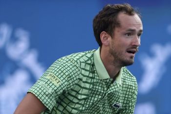 Medvedev kalahkan Auger-Aliassime untuk capai final Dubai