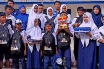 Sigi distribusikan 4.940 seragam sekolah gratis