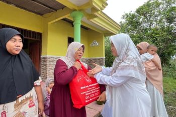IKBI PG Ngadirejo Kediri bagikan paket bahan pokok ke warga