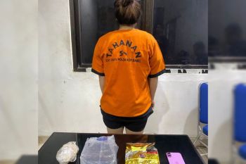 Ditresnarkoba Polda Babel temukan 1,1 kilogram sabu saat geledah kontrakan IRT di Pangkalpinang