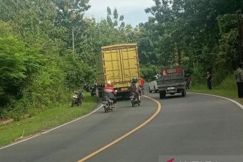 Kecelakaan truk dan motor di Jalan Nasional Blora--Cepu