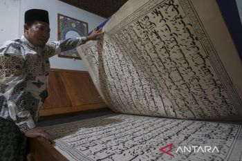 Al Quran berukuran besar di Cilegon