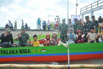 Kodam Palaka-Wira serahkan perahu ketinting dukung akses pendidikan
