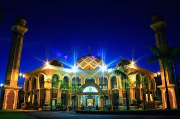 Dari "Lorong Waktu" ke Indarung: Megahnya Masjid Jabal Rahmah Semen Padang yang Menghidupkan Syiar Islam