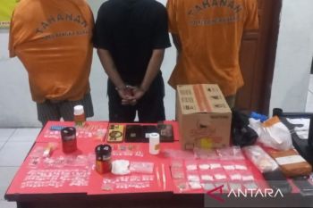 Tiga pemuda diringkus Polisi Bangka Barat diduga edarkan sabu dan ekstasi