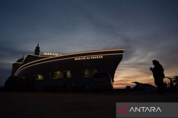 Cruise ship&ndash;shaped mosque opens in Padang Pariaman