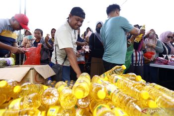 Bulog Gorontalo miliki stok 100 ribu liter minyak goreng