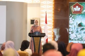 BKOW Babel salurkan paket sembako bantu kaum dhuafa