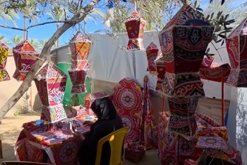 Anak Gaza temukan sukacita lewat lentera Ramadhan dari kardus