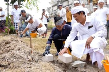 Pemkot Batam hibahkan Rp2,4 M untuk lengkapi sarana ibadah umat Hindu