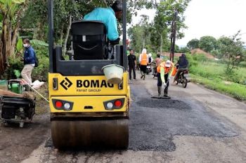 Dinas PU Temanggung perbaiki jalur alternatif mudik