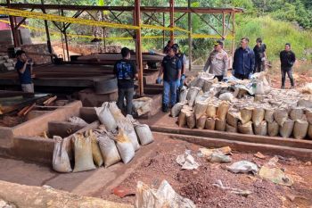 Bareskrim dan Polda Babel gerebek pengolahan pasir timah ilegal di Belitung