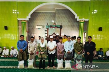 Pemkab Natuna salurkan berbagai bantuan di Pulau Tiga Barat