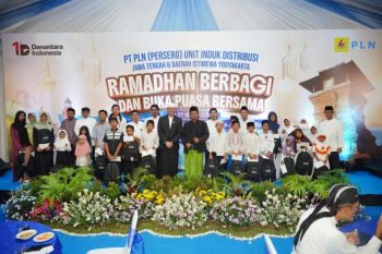 PLN UID Jawa Tengah dan DIY santuni 100 anak yatim di Semarang