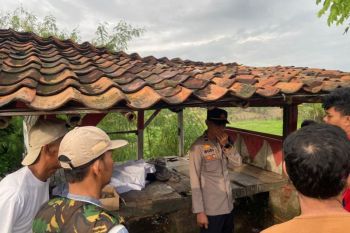 Polres Karawang selidiki penemuan mayat wanita tanpa identitas di pos ronda