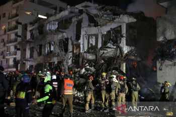 Pengunjuk rasa anti perang menggelar aksi di sekitar Gedung Putih