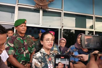 Pemkot Semarang kibarkan bendera setengah tiang tiga hari kenang Try Sutrisno