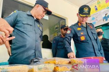 Polisi WH Aceh Barat tegur pedagang jual makanan sebelum waktunya