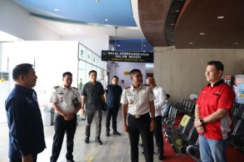 Kanwil Imigrasi Riau cek pelayanan keimigrasian dan lalu lintas penumpang di Pelabuhan Dumai
