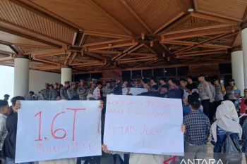 Demo kantor Gubernur Aceh, mahasiswa desak transparansi pengelolaan anggaran bencana
