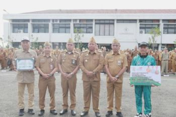 Bupati serahkan dana hibah Rp3 miliar ke KONI Batola