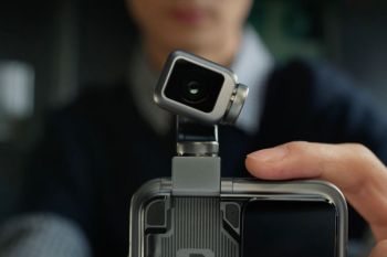 Honor pamerkan ponsel robot berkamera menari