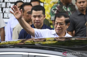 Agum Gumelar dan Taufik Hidayat melayat ke kediaman Try Sutrisno