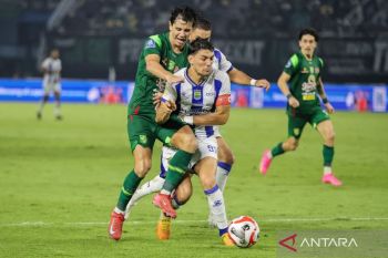 Meski ditahan imbang Persebaya 2-2, Persib tetap jadi pemuncak