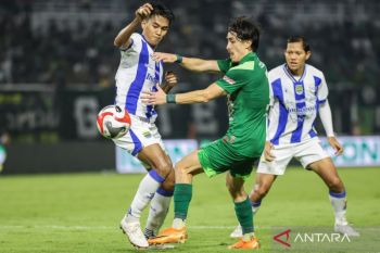 Persib Bandung tahan tuan rumah Persebaya Surabaya 2-2